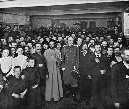 Father Gapon with General Fullon the Governor of St Petersburg amid the strikers